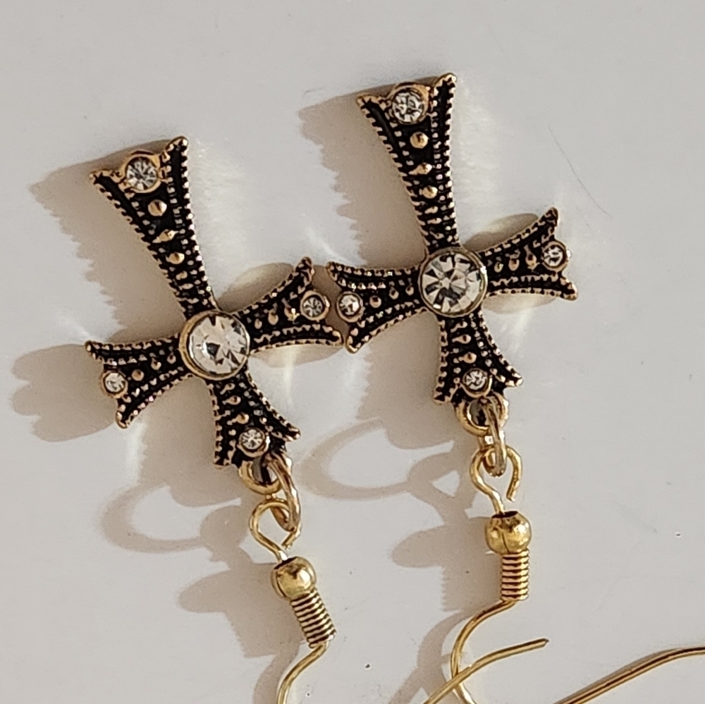 Hand Crafted Elegant Gold Cross Pierced Earrings - Picture 6 of 6